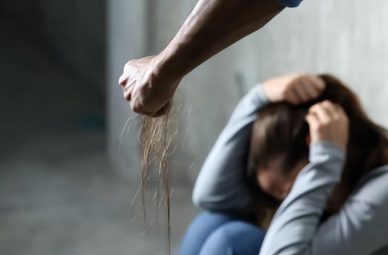 女子被強奸后自盡，三人獲罪，深度探討背后的法律與人性問題，女子遭強奸后自盡事件背后的法律與人性深度探討